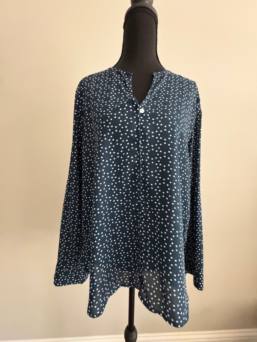 Collective Concepts Tunic Top V-Neck Hilo Roll Tab Sleeve Navy Polka Dots; Sz M